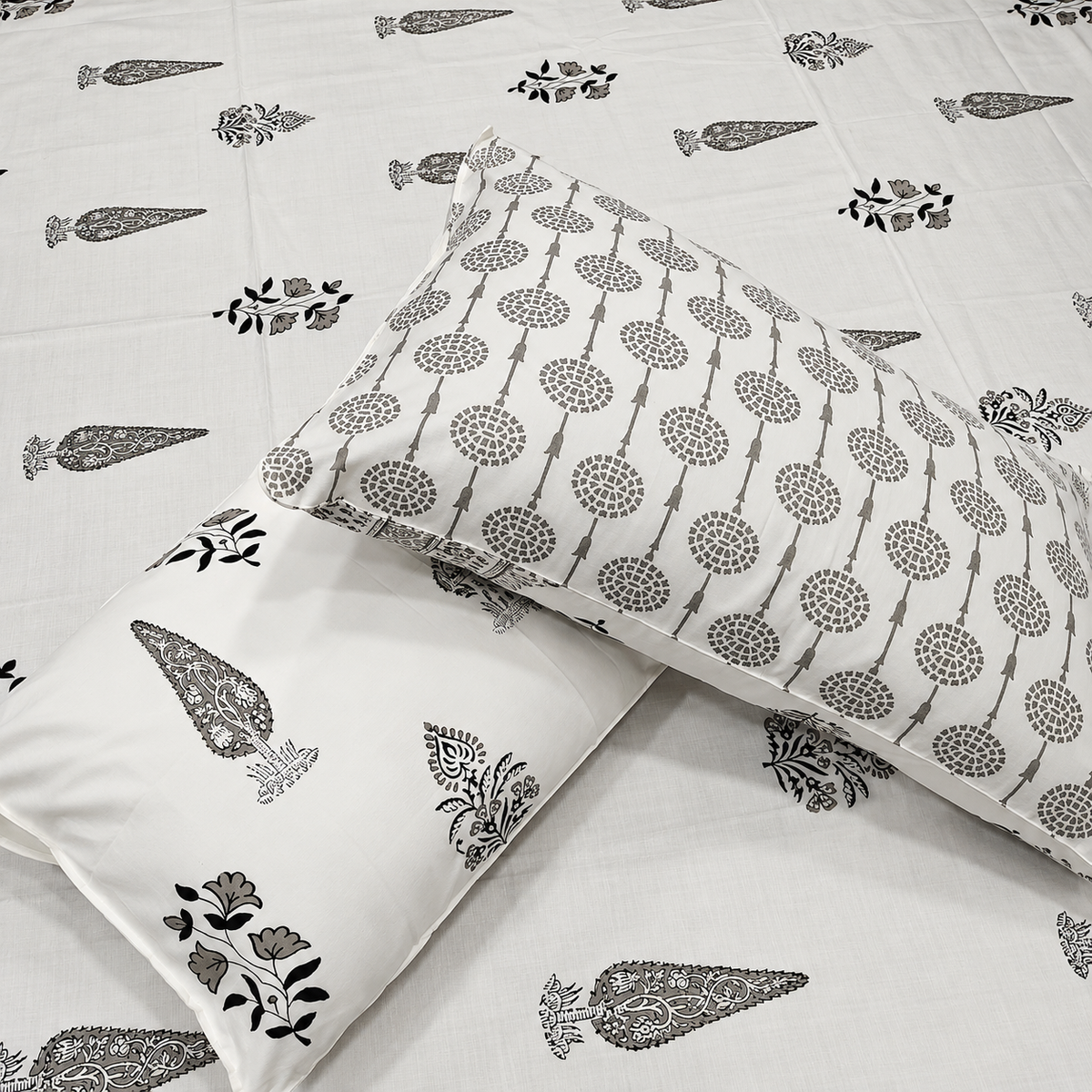Percale Premium Ivory & Black Floral Buti Hand Block Printed Super King-Size Cotton Bedsheet (300TC)