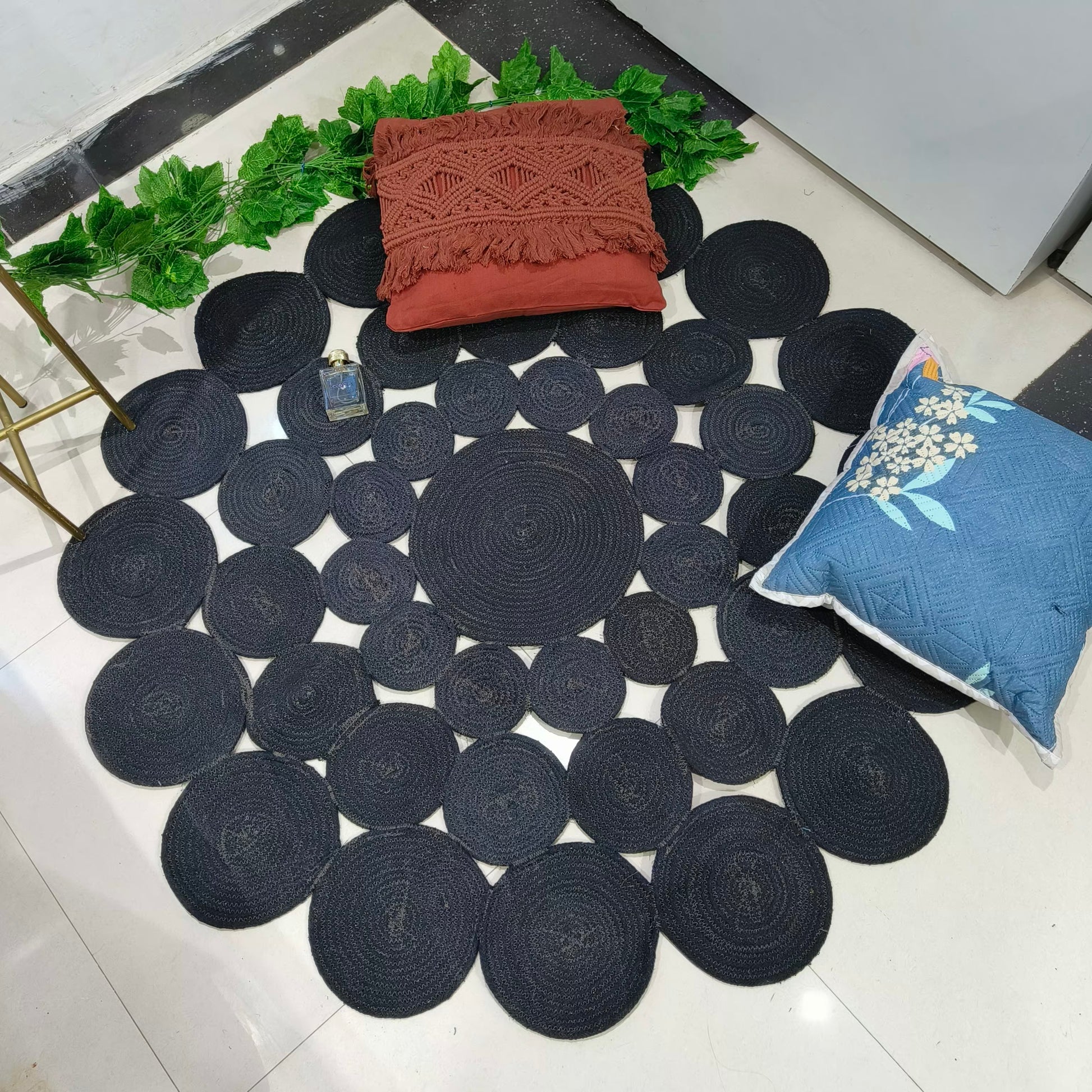 Braided Cotton Rug in Circular Round with Small Circle Pattern - 4x4 Feet (117x117 cm)