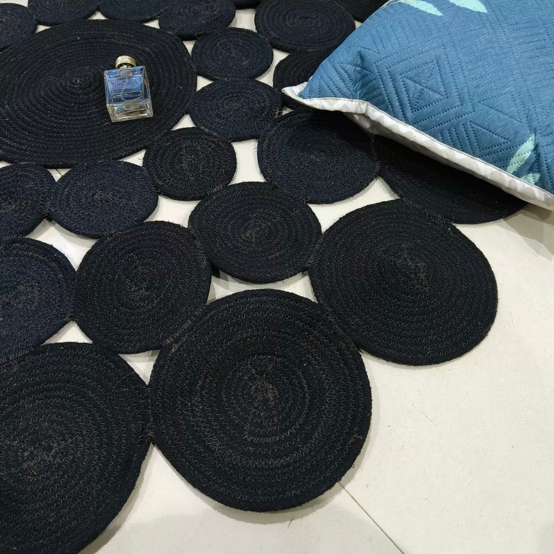 Braided Cotton Rug in Circular Round with Small Circle Pattern - 4x4 Feet (117x117 cm)