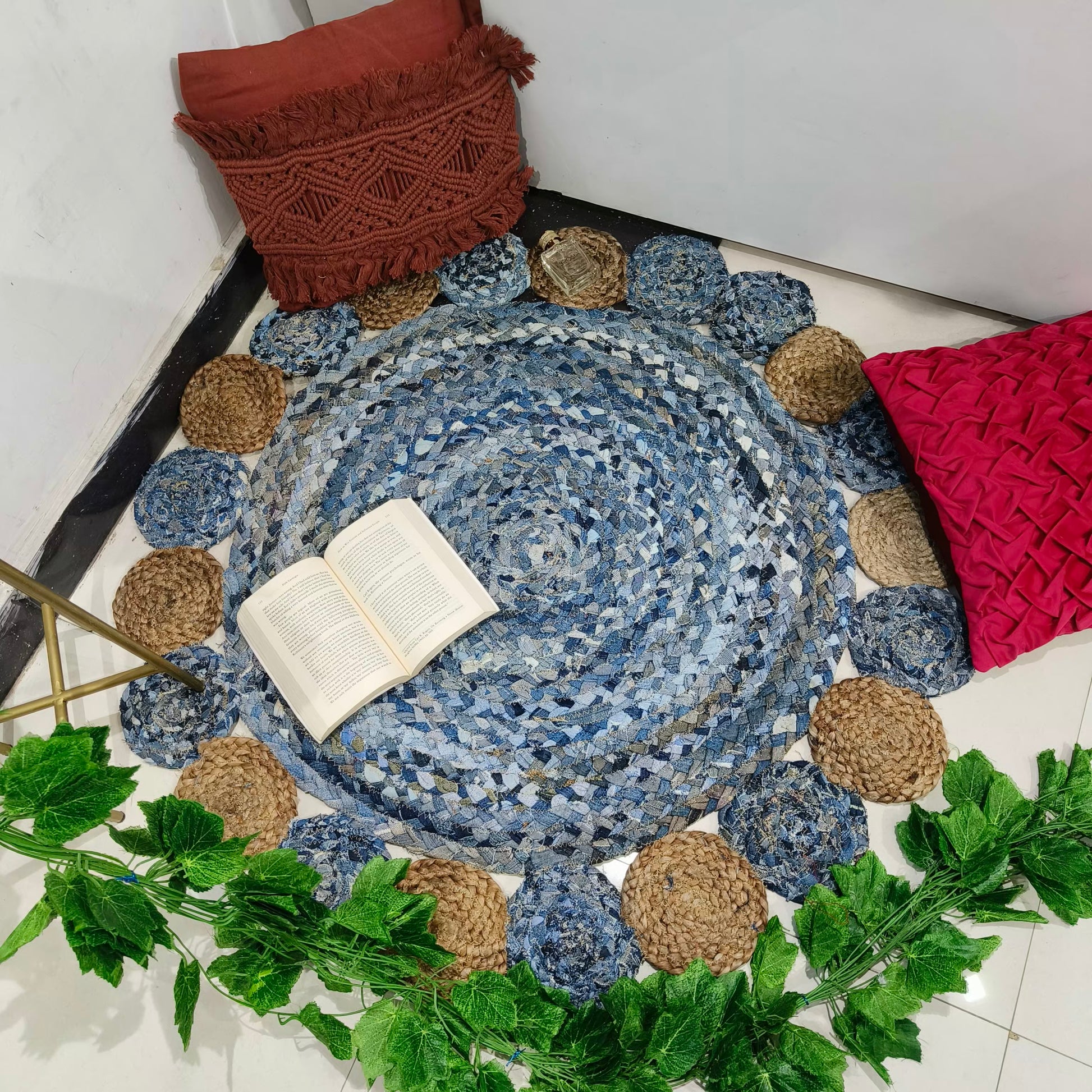 Handmade Braided Jute & Denim Rug in Circular Round with Small Circle Pattern - 3.5x3.5 Feet (105x105 cm)