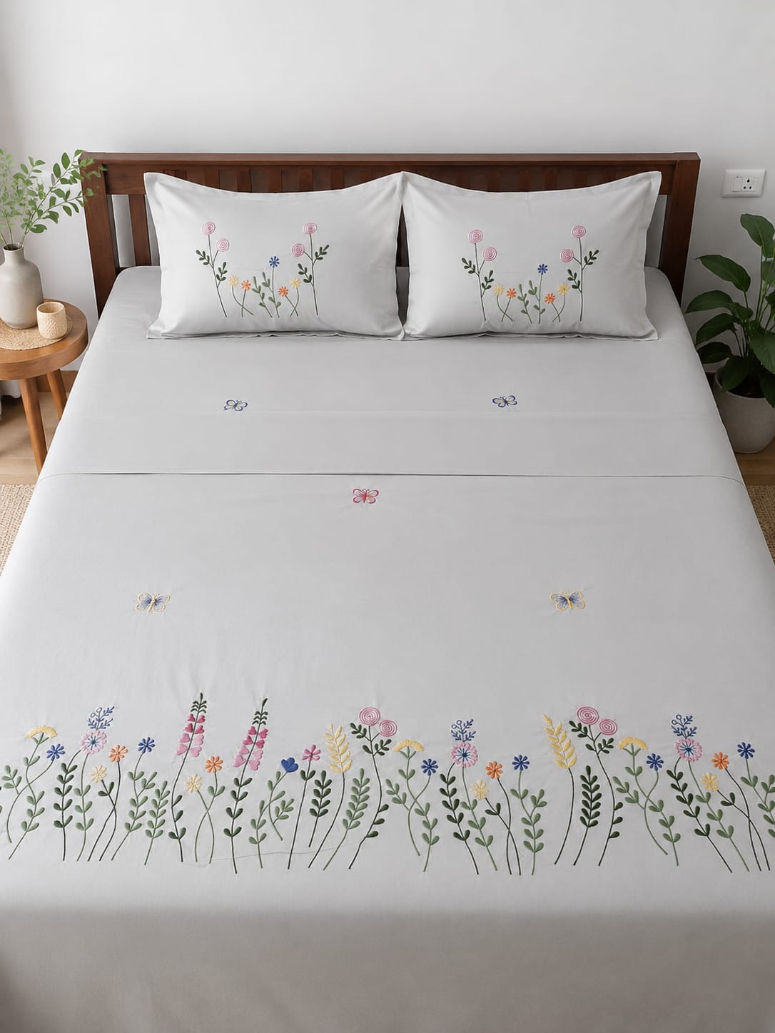 Shahi karigari Pure Cotton Designer Kingsize Embroidered Bedsheet